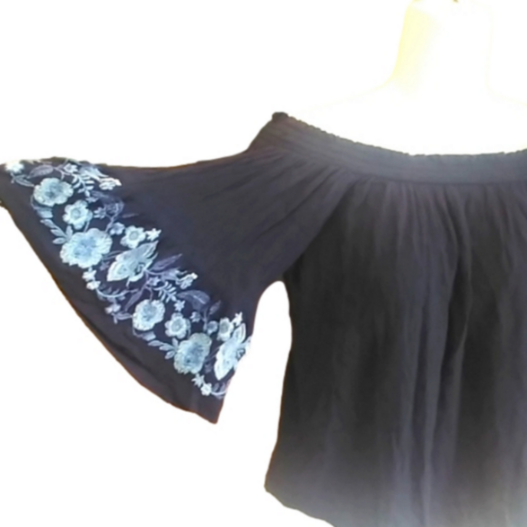 2/25 Hollister Navy Off the Shoulder Crop Top Embroidered Bell Sleeve Sz. M Boho - Picture 6 of 11